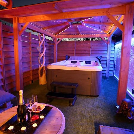 Lovina Chambre De Charme Avec Jaccuzi Velaux Bagian luar foto