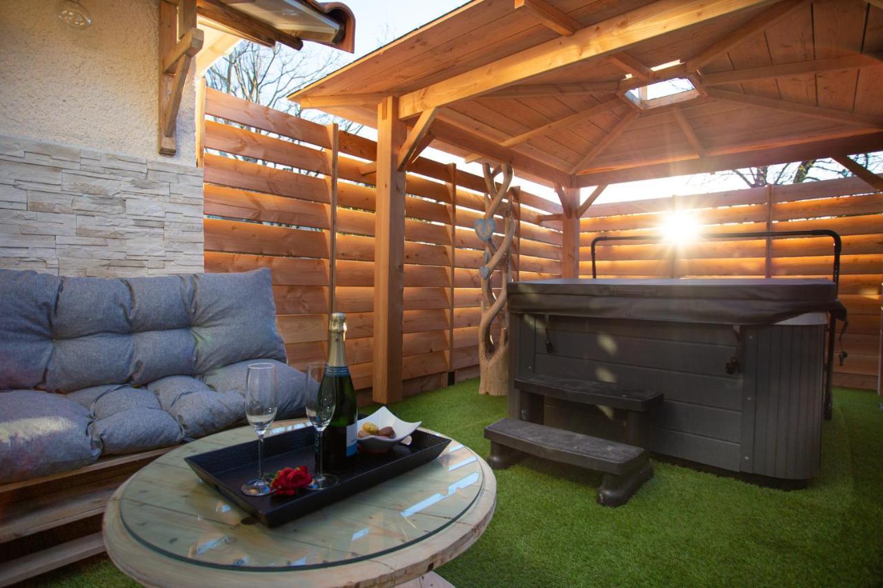 Lovina Chambre De Charme Avec Jaccuzi Velaux Bagian luar foto