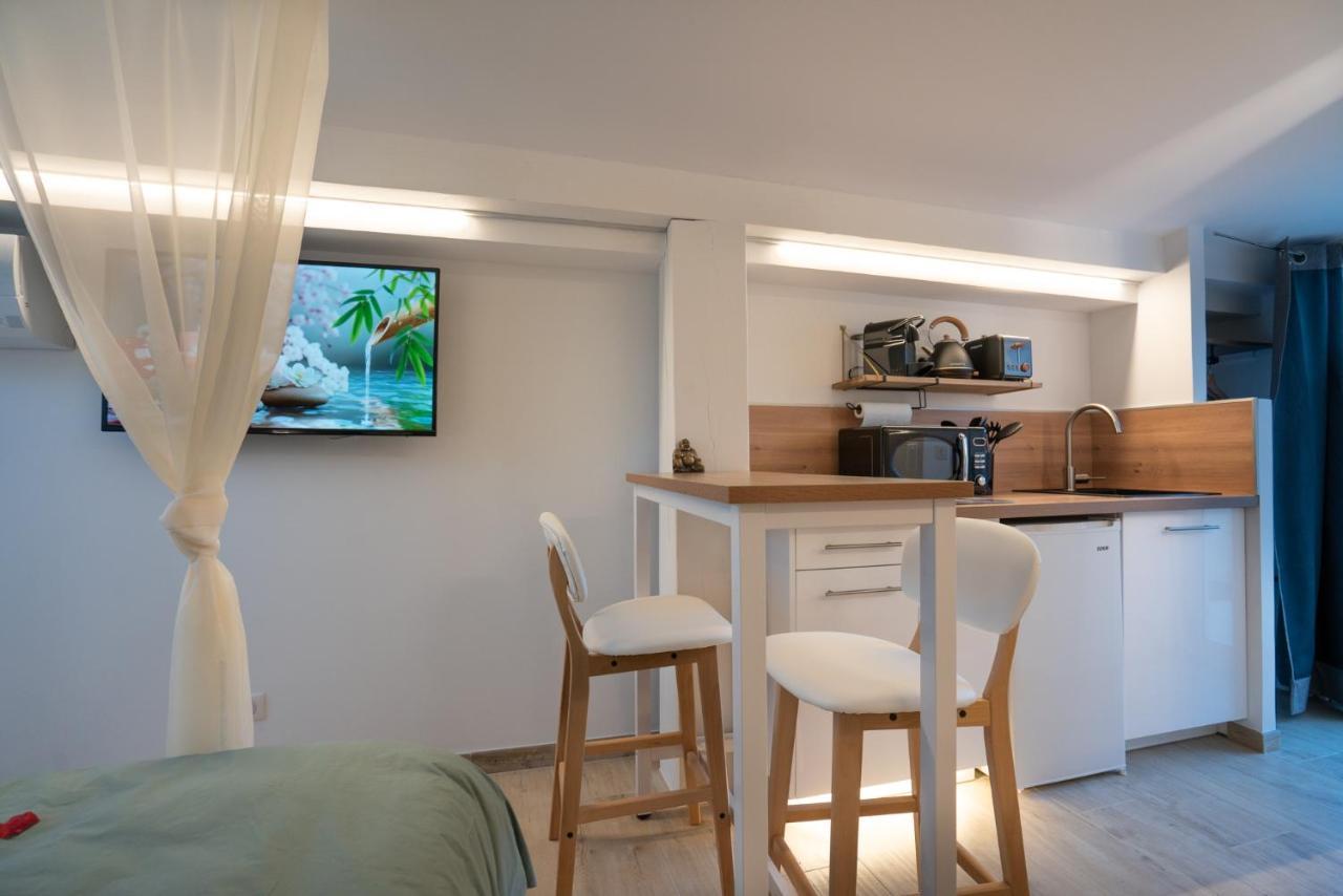 Lovina Chambre De Charme Avec Jaccuzi Velaux Bagian luar foto