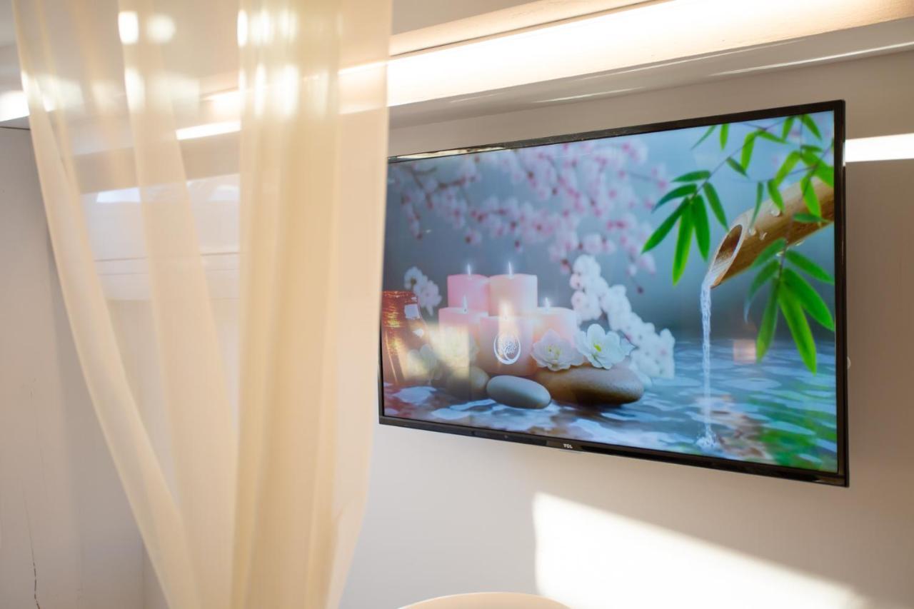 Lovina Chambre De Charme Avec Jaccuzi Velaux Bagian luar foto